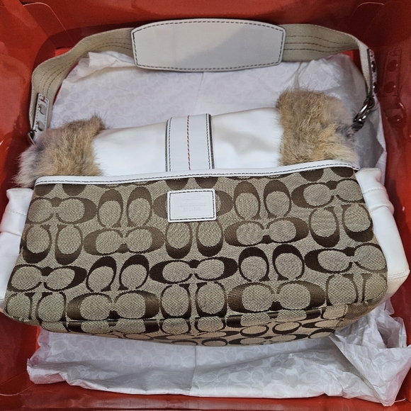 Coach White Leather and Fur Ski Pack Shoulder Bag - Picture 4 of 16